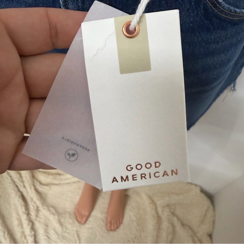 Good American Good 90s Distressed Cut Off Style Shorts Womans 14/32 NWT - Picture 4 of 16